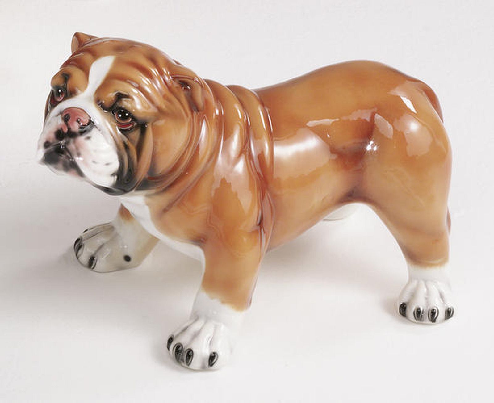 Statua Bulldog Francese in ceramica di design – Wanos Wood & Design